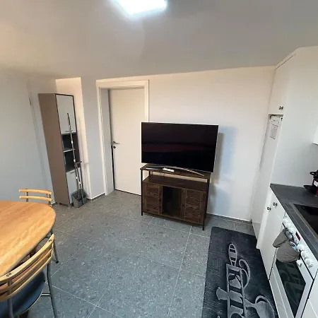 Gemuetliche Souterrainwohnung Mit Gratis Parkplatz *