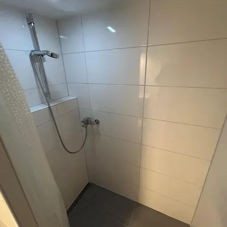 Gemuetliche Souterrainwohnung Mit Gratis Parkplatz Apartment *