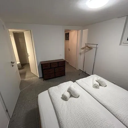 Gemuetliche Souterrainwohnung Mit Gratis Parkplatz Apartment *