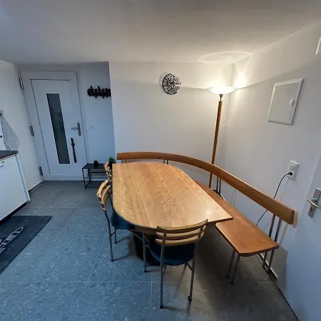 Apartment Gemuetliche Souterrainwohnung Mit Gratis Parkplatz